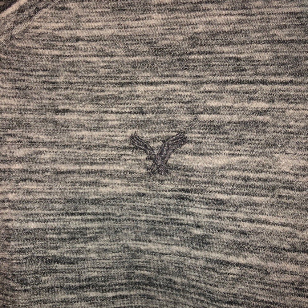 TWO SUPER COOL AMERICAN EAGLE BRAND VNECK T-SHIRTS - Picture 5 of 8